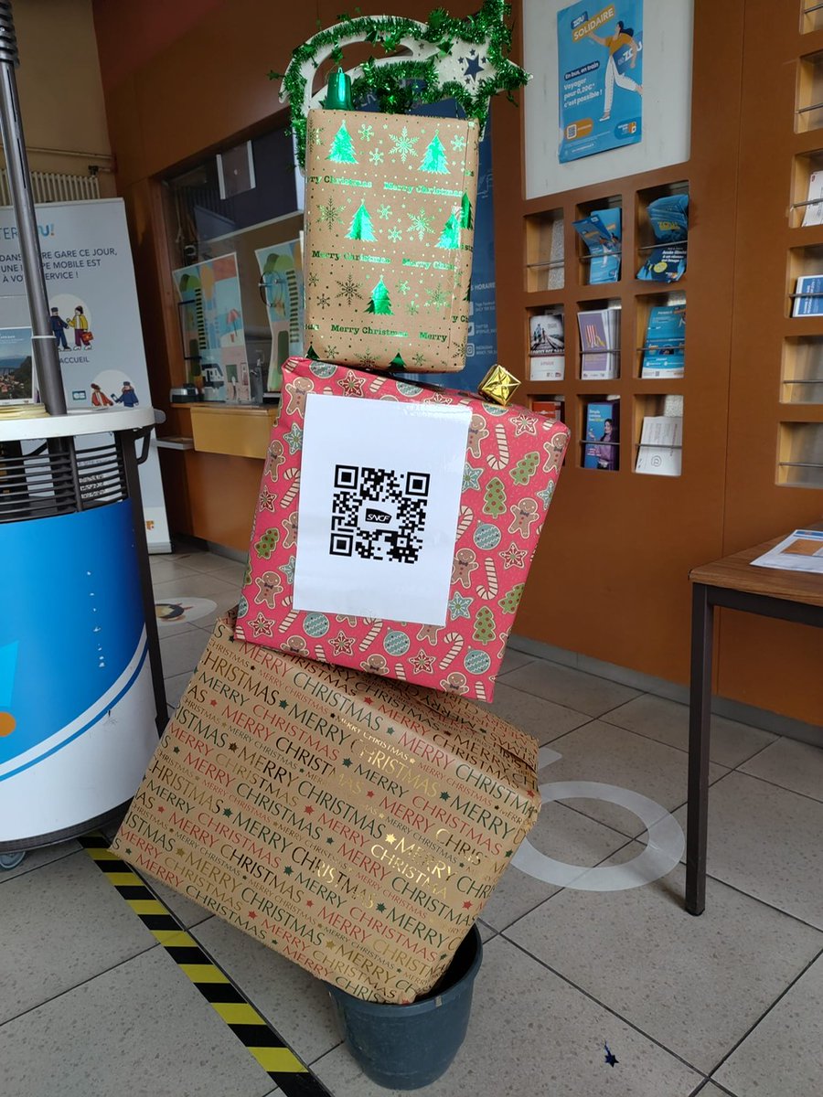 BernardAndrine's tweet photo. 🎄 C’est Noël en gare

Du 2 au 20 décembre les agents @TERSUD_SNCF  vous attendent dans plusieurs gares : repérez-les, flashez le QR code et tentez de remporter des lots offerts par nos partenaires @MasDuRoseau @RegardsProvence Marius Bernard🎁

Bonne chance à tous 

#TERSud https://t.co/D56hJN5TFF