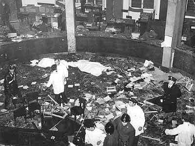 emerge67's tweet photo. 12/12/1969 - 12/12/2024
Esattamente 55 anni fa, la strage neofascista di #PiazzaFontana a #Milano, alla Banca Nazionale dell'Agricoltura.
17morti e 88feriti.
#12dicembre #12dicembre1969 #12dicembre2024 #stragedipiazzafontana #bancanazionaledellagricoltura #strategiadellatensione https://t.co/rhBby61J7N