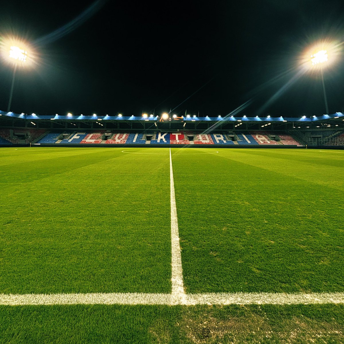 maddyoffline's tweet image. Checking in for a cold night in Plzen 🥶

#MUFC | #UEL