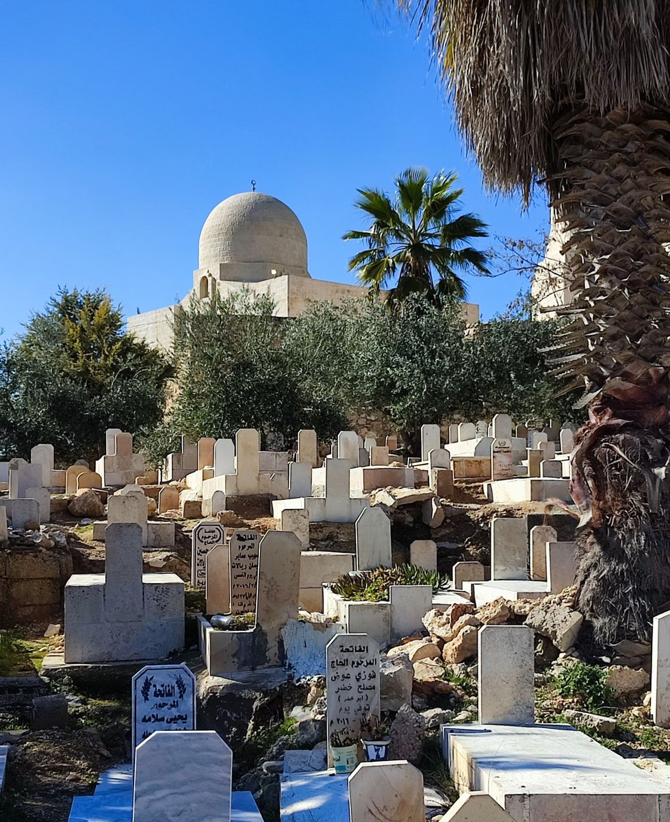 NooriAlQadiri's tweet photo. Sayyiduna Nabi Yusha Ibn Noon was the most senior companion and caliph among the companions of Sayyiduna Moosa after Sayyiduna Harun (Alayhim as-Salam). He was extremely brave and courageous. His blessed mausoleum is visited frequently by the devotees in As-Salt, Jordan. https://t.co/bZAVjhWIBS