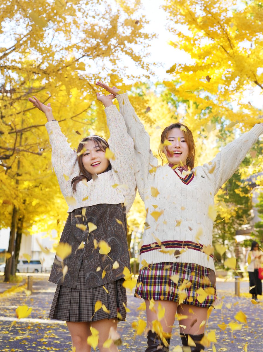 hirotesthiro's tweet photo. 2024/12/7(土) 
るいとまりも さん@ruitomarimo

先週末は大阪城公園に紅葉撮影に行ってきました🍁
以前お世話になっていたモデルさんとコロナ前以来の数年ぶりの撮影に。お友達と共に少し百合っぽく

#被写体 #ポートレート #紅葉 #大阪城公園
#被写体さんと繋がりたい
#カメラマンさんと繋がりたい https://t.co/BXKKwlspQV