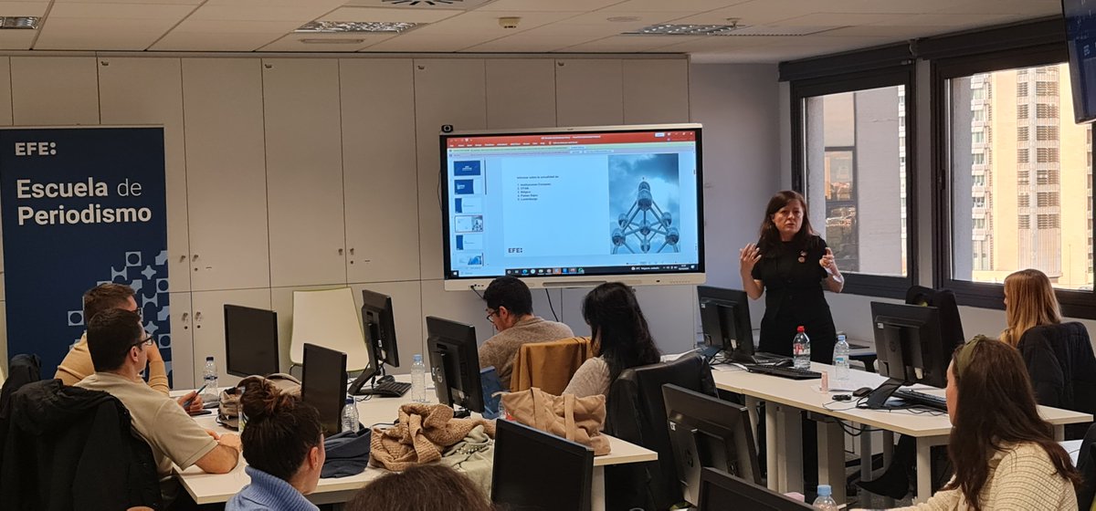EFE Escuela (@efeescuela) on Twitter photo El trabajo en una corresponsalía, la búsqueda de información y las fuentes han centrado la clase impartida este jueves por la delegada de <a href="/EFEnoticias/">EFE Noticias</a> en Bruselas, Catalina Guerrero, en el curso sobre UE de <a href="/EFEescuela/">EFE Escuela</a> y <a href="/RTVEin/">RTVE Instituto</a>, en colaboración con el <a href="/Europarl_ES/">Parlamento Europeo en España</a> El trabajo en una corresponsalía, la búsqueda de información y las fuentes han centrado la clase impartida este jueves por la delegada de <a href="/EFEnoticias/">EFE Noticias</a> en Bruselas, Catalina Guerrero, en el curso sobre UE de <a href="/EFEescuela/">EFE Escuela</a> y <a href="/RTVEin/">RTVE Instituto</a>, en colaboración con el <a href="/Europarl_ES/">Parlamento Europeo en España</a>