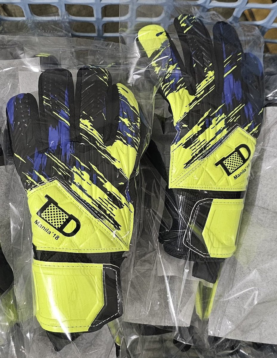 Manila’18 is coming!!!
Sizes 3-4-5
45€
El mejor regalo para estas Navidades 🎅 
#FamiliaTD 
Cuidamos de nuestr<a href="/s/">『S』</a> pequeñ@s porter@s con este exclusivo diseño.