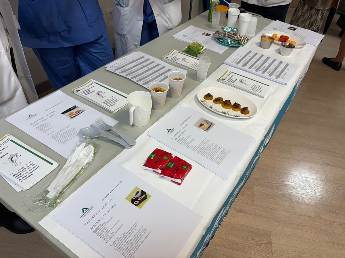 HUVMacarena's tweet photo. 🗣️Hoy nuestra Unidad de #Disfagia ha organizado una mesa informativa en el hall del @HUVMacarena con recetas para pacientes con #Disfagia elaboradas por el Servicio de Alimentación.
@Rhb_HUVM 

#DiaMundialDeDisfagia https://t.co/tUUK84GaEm