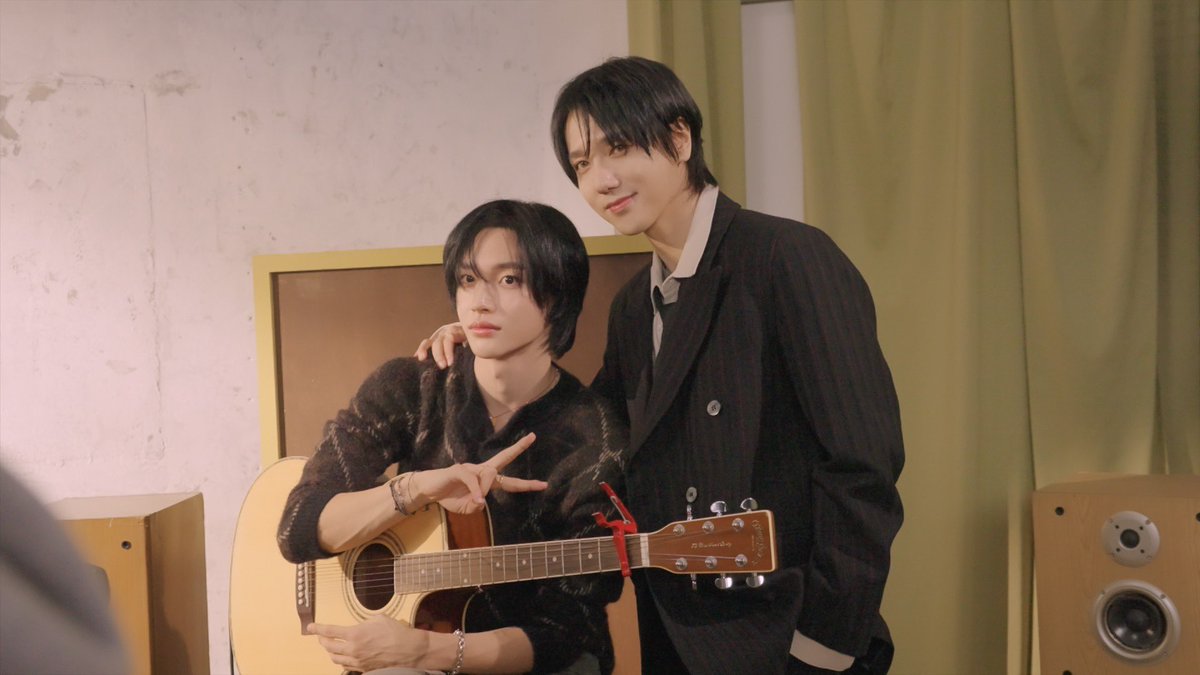 YESUNG_smtown's tweet photo. YESUNG 예성 'Curtain' Live Clip (Guitar by 원빈 of RIIZE) Behind The Scenes  https://t.co/gPu5HvcgCe   #예성 #YESUNG  #슈퍼주니어 #SUPERJUNIOR #RIIZE #라이즈 @RIIZE_official #WONBIN #원빈 #Its_Complicated #Curtain https://t.co/UlQZDv2SiL