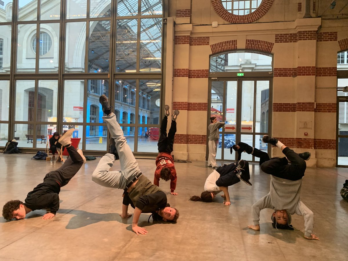 F. Meunier - Collège Condorcet /Paris (@fmeunier1) on Twitter photo Initiation à la pratique libre en hip-hop pour quelques Condortiens dans ce lieu mythique pour cette discipline qu'est le 104. Initiation à la pratique libre en hip-hop pour quelques Condortiens dans ce lieu mythique pour cette discipline qu'est le 104.