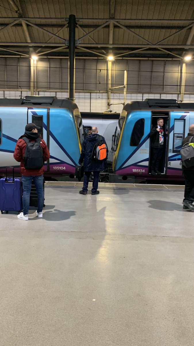 _KristianDB's tweet photo. #LeedsCityStation this morning ⁦@TPExpressTrains⁩ 12/12/24 https://t.co/ZCgnQSOcrZ