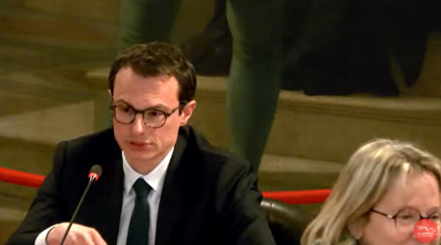 MayenneEcoSolid's tweet image. Pour @antoinecaplan, le budget 2025 n’est pas sincère car il ne prend pas en compte près de 4 M€.
❌ Les coupes dans le social ne sont pas justifiées.
➡️ L’effort doit porter sur le train de vie du Département : économies sur la com' pour préserver les plus vulnérables.