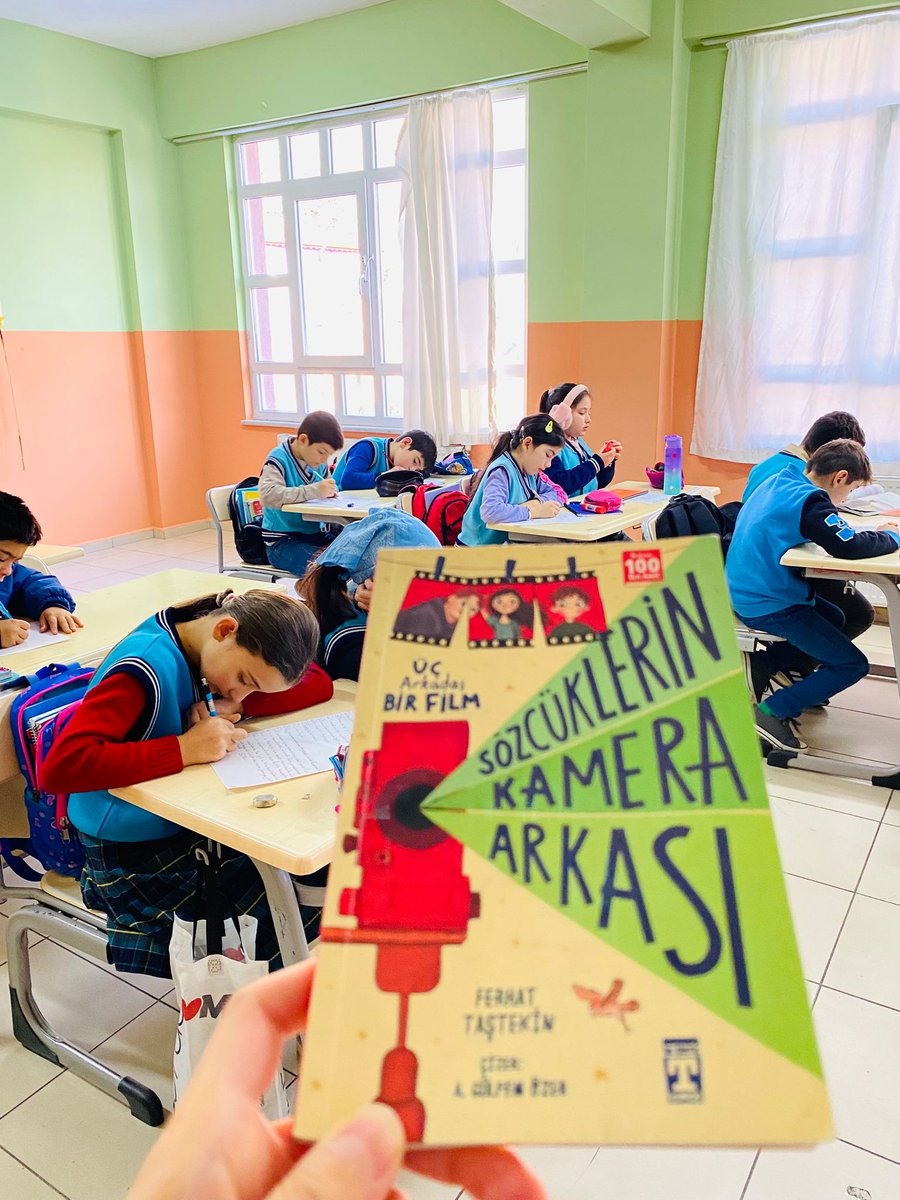 TaskesigiOkulu's tweet photo. Maarif Modeli kapsamında belirlenen kitaplardan ikinci kitabımız olan "Sözcüklerin Kamera Arkası" kitabını öğrencilerimize okuttuk.Okuma sonrası kitabımızı analiz etmek amacıyla 5. ve 6. sınıf öğrencilerimizle güzel bir kitap Okuma Atölyesi yaptık.@Ordu_MEM @CaybasM @mfvargeloglu https://t.co/HQ7nupuY0s