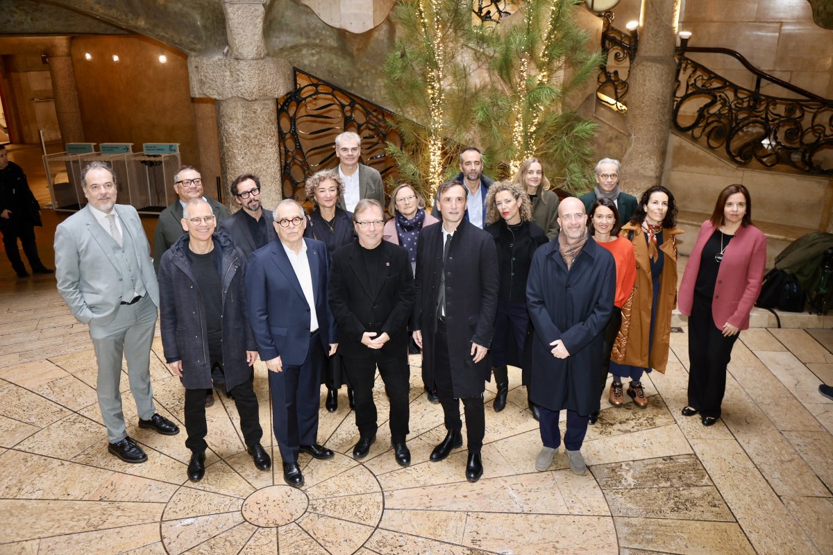 Barcelona Turisme (@barcelonaturism) on Twitter photo Iniciem el 2025 amb il·lusió i grans reptes! Avui hem presentat el Pla d’Accions 2025 amb la cultura al centre: ‘Barcelona Art Season’ i ‘Barcelona Obertura’. Gràcies a tothom pel suport!
➡️tuit.cat/p1kpv
<a href="/BarcelonaTurism/">Barcelona Turisme</a> <a href="/bcn_ajuntament/">Ajuntament de Barcelona</a> @cambraBCN <a href="/FCLP_Fundacio/">Fundació Catalunya La Pedrera</a> Iniciem el 2025 amb il·lusió i grans reptes! Avui hem presentat el Pla d’Accions 2025 amb la cultura al centre: ‘Barcelona Art Season’ i ‘Barcelona Obertura’. Gràcies a tothom pel suport!
➡️tuit.cat/p1kpv
<a href="/BarcelonaTurism/">Barcelona Turisme</a> <a href="/bcn_ajuntament/">Ajuntament de Barcelona</a> @cambraBCN <a href="/FCLP_Fundacio/">Fundació Catalunya La Pedrera</a>
