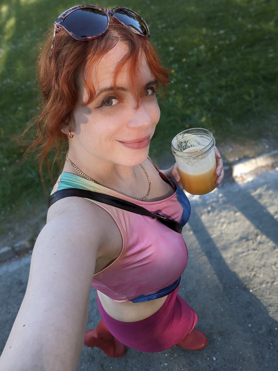 Back in the summer at Gamlehaugen in Bergen, Norway with a drink and red rubber Hunter rain boots! 😄

#bergen #norway #rainwear #raingear #rubber #gummi #gummistiefel #rainboots #rubberboots #hunterboots #botasdegoma #bottesdepluie #gummistøvler #regenlaarzen #wellies #gumboots