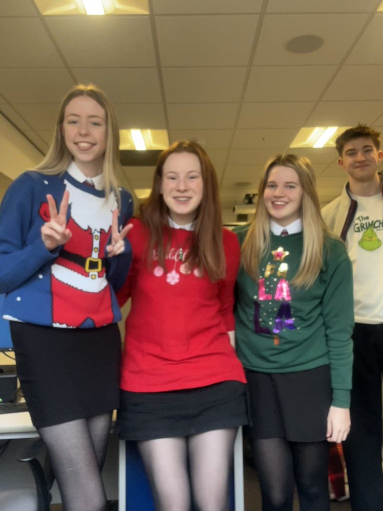 TeamKinloch's tweet image. it was great to see all your wonderful festive jumpers today!  💙 #teamk