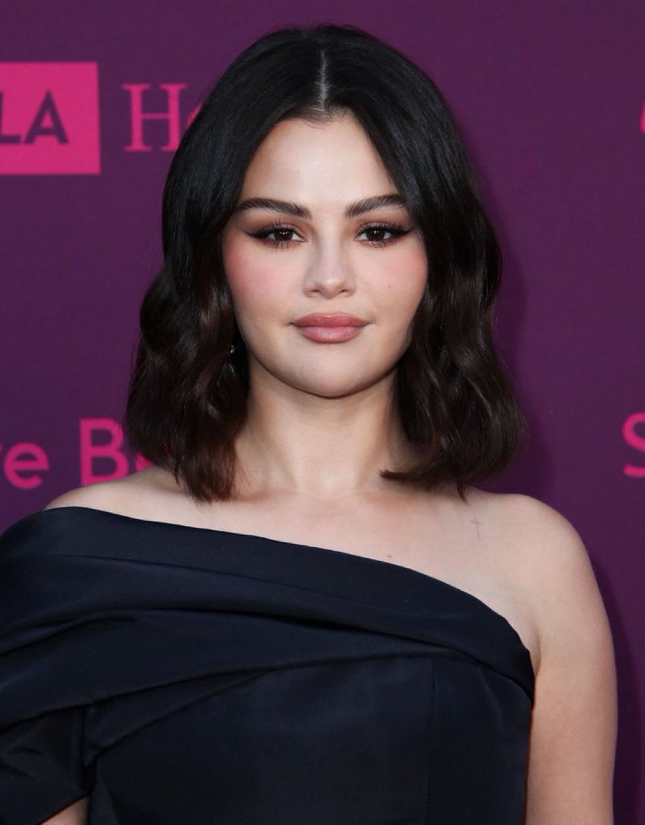 SGchartupdate's tweet image. Selena Gomez will NOT be changing her last name after marrying Benny Blanco.