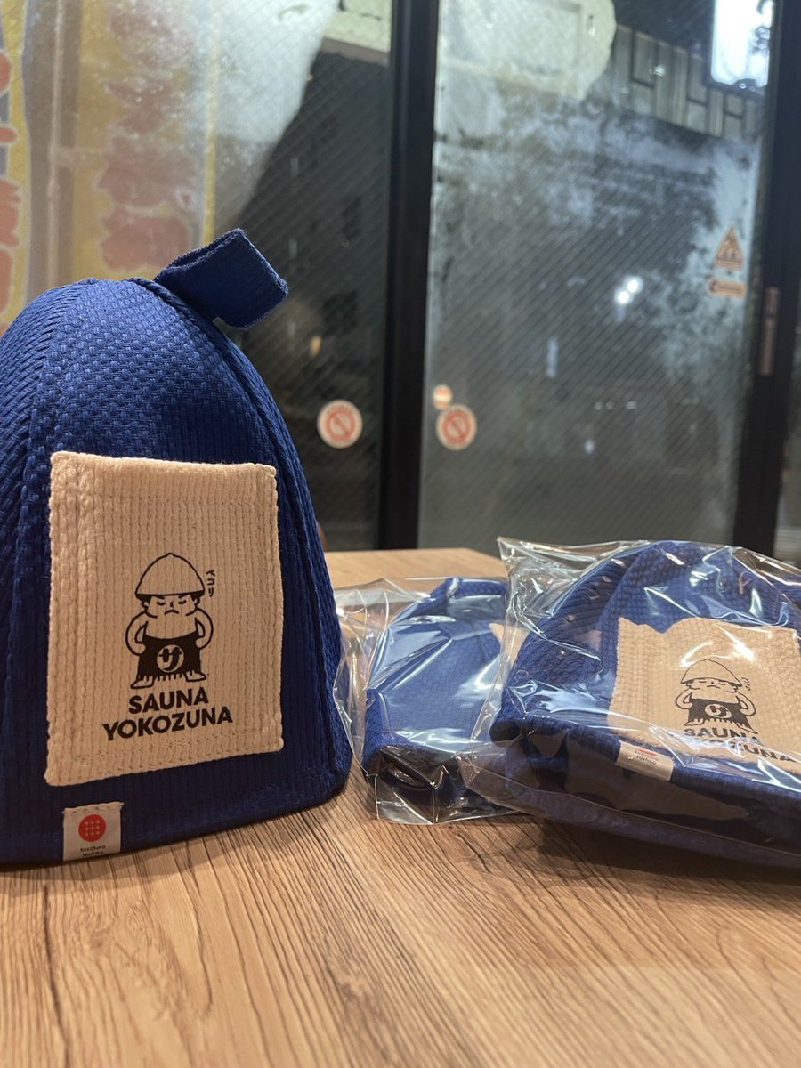 Sauna_Yokozuna's tweet photo. 完売していたサウナハット、再入荷‼️

サンプルで展示していた分も購入いただき、今日も欲しいと言って下さった方がおり、大変お待たせしました🙇‍♀️

サウナハット　3,700円
ブルー、カラフル、レッドの3色展開。 https://t.co/PrNgVICcqh