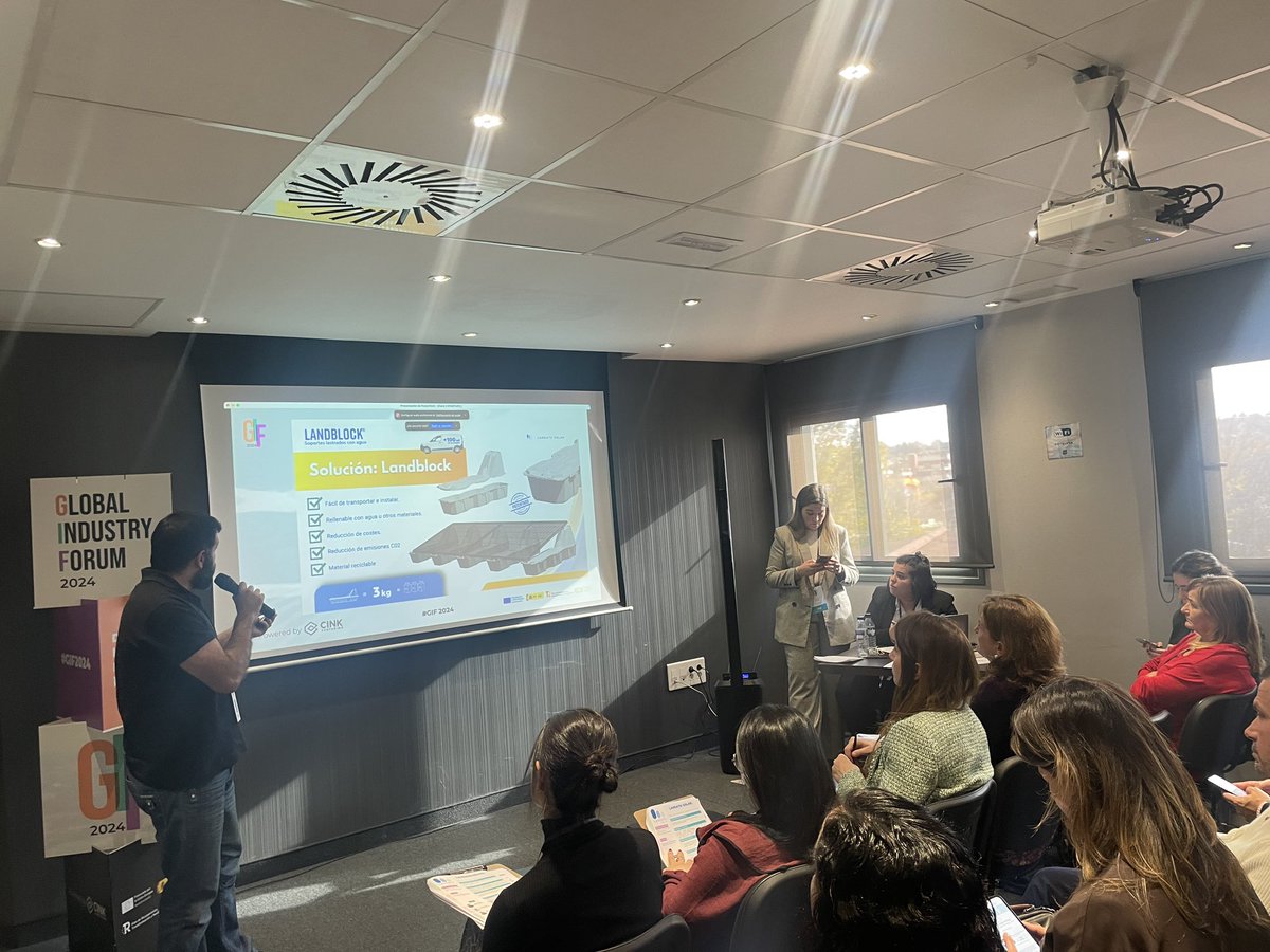 cinkventuring's tweet photo. 🔸Acabamos la startup competition con Juan Pedro Solano y su startup @LandatuSolar. 

Se basa en la construcción de instalaciones solares flotantes y semiconductores de energías renovables que refuercen el camino hacia la transacción energética. 

#gif2024 #startupcompetition https://t.co/zxmi5uslZc