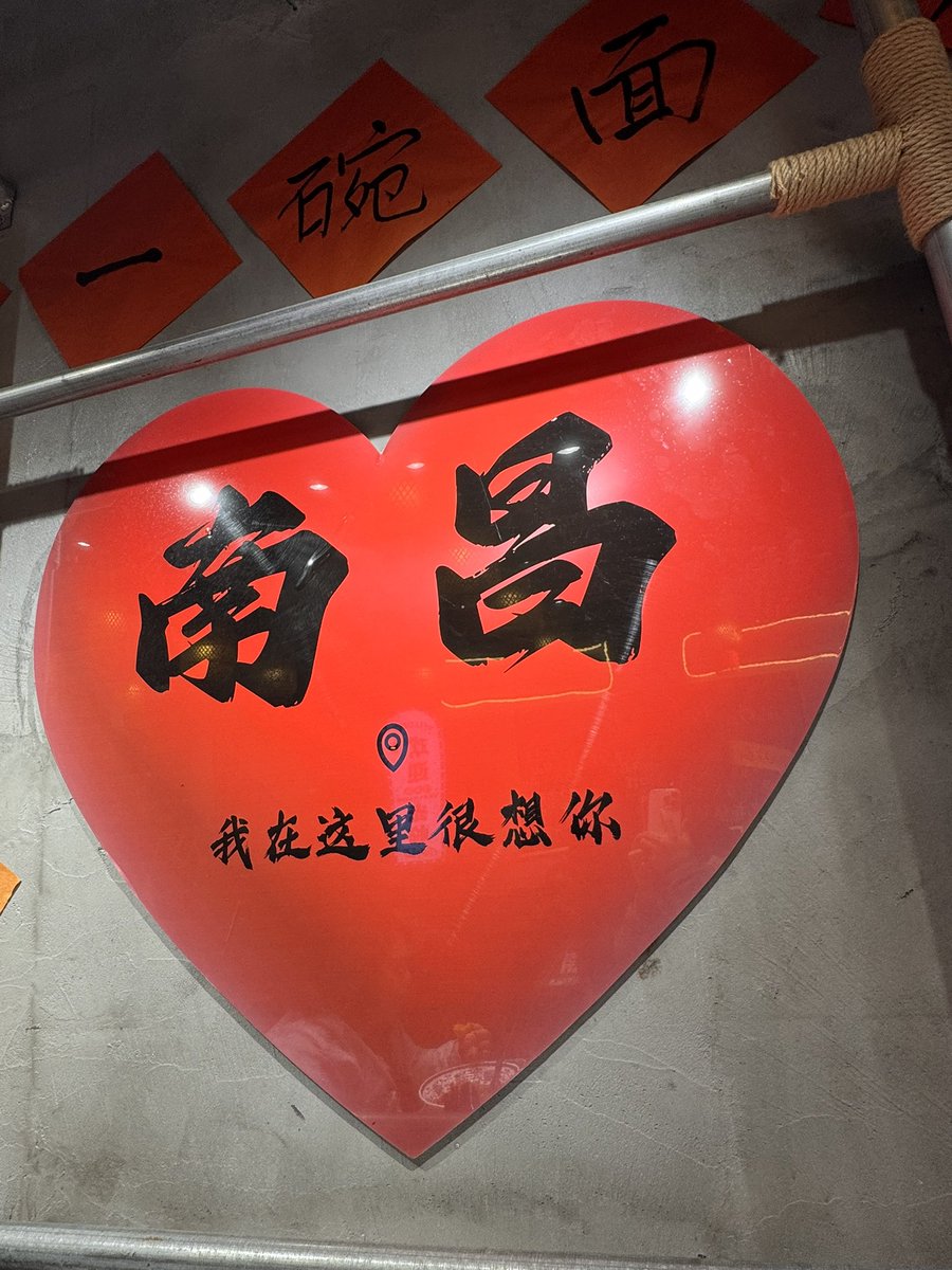 biejia4's tweet photo. 南昌一夜。
之前加的妹子，平常没怎么联系
吃完晚饭，我发微��给她说约一下。
我说我和老婆一起来，妹子开始有点犹豫，没想到后来答应了。
4h 车程说走就走，👫👧。
武汉出发，12 点到。
希尔顿开房，三点半散场。 https://t.co/6Oye5GtDnv