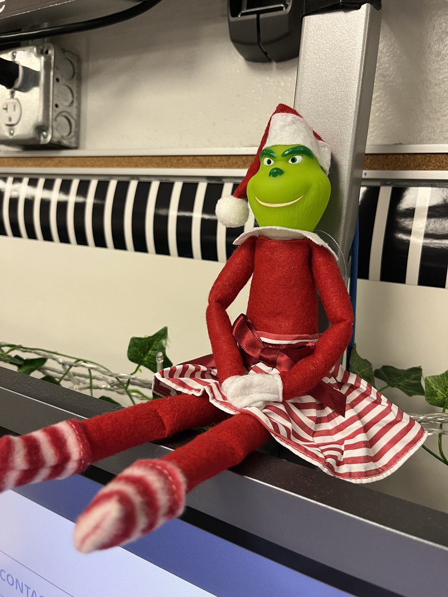 It’s Candy Cane Day and Grinchy is all in!! ❤️🤍<a href="/Sheldon_Tigers/">Sheldon Elementary</a>