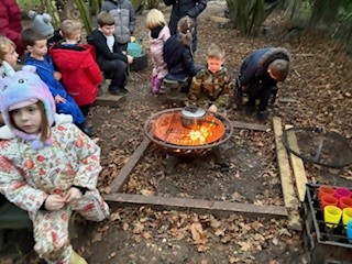 NectonFS's tweet image. Our afterschool club has such a wonderful atmosphere. Energetic, creative, compassionate and relaxed. We enjoyed the warmth of the fire this week which brought us to reflect on the colder season and grateful for a warm drink.
