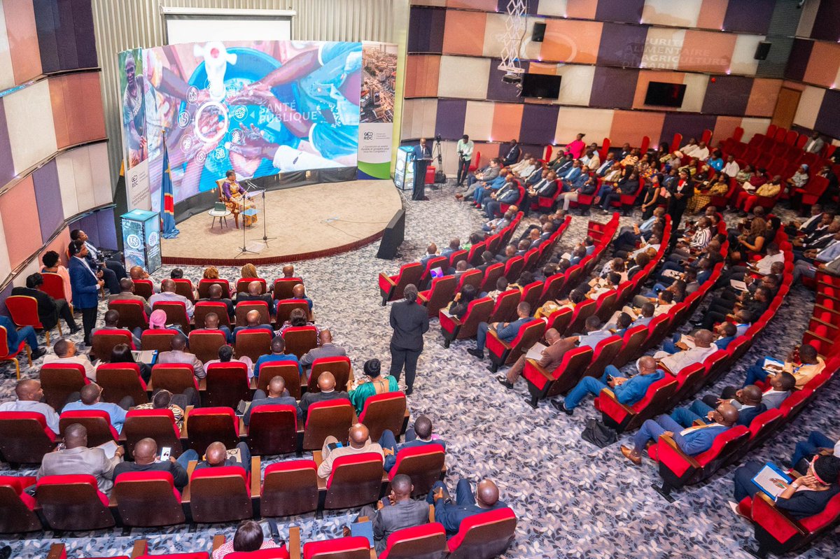 Guy_Loando's tweet photo. Ce 12 décembre 2024, sous le haut patronage de Monsieur le Président de la République, Chef de l’État, Son Excellence Félix Antoine Tshisekedi Tshilombo, et le leadership de Madame la Première Ministre, Cheffe du Gouvernement, @SuminwaJudith , la RDC a lancé le GEO RDC et son Géoportail national, un projet stratégique du @MinAT_RDC sous notre tutelle en collaboration avec tous les autres sectoriels concernés dont le Ministère de la Recherche Scientifique, de l’Environnement et Développement Durable.

Ces outils marquent une avancée majeure pour la gestion durable de nos ressources naturelles grâce à des données géospatiales modernes. Nous remercions toutes les parties prenantes pour leur contribution à cette vision d’avenir.

#GEO #RDC #DéveloppementDurable #InnovationAgricole