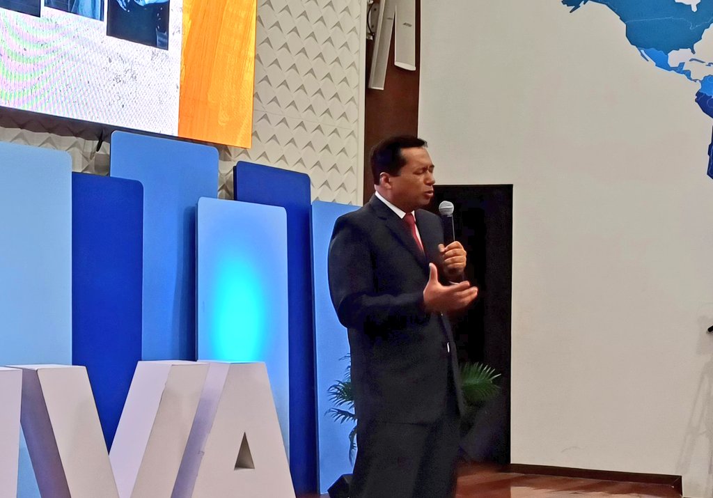 AdventistasAPCE's tweet photo. 🔰Iniciamos con alabanzas de gratitud a Dios, el Concilio Anual #APCE 🇵🇪, es un momento de rendirle honra y de sentir su presencia transformadora. ✨️
🙌 ¡Que este evento sea de bendición recordando como Dios guió a su Iglesia durante este periodo! 🙏 

#ConcilioAnualAPCE #RID https://t.co/3ERmIcEa3U