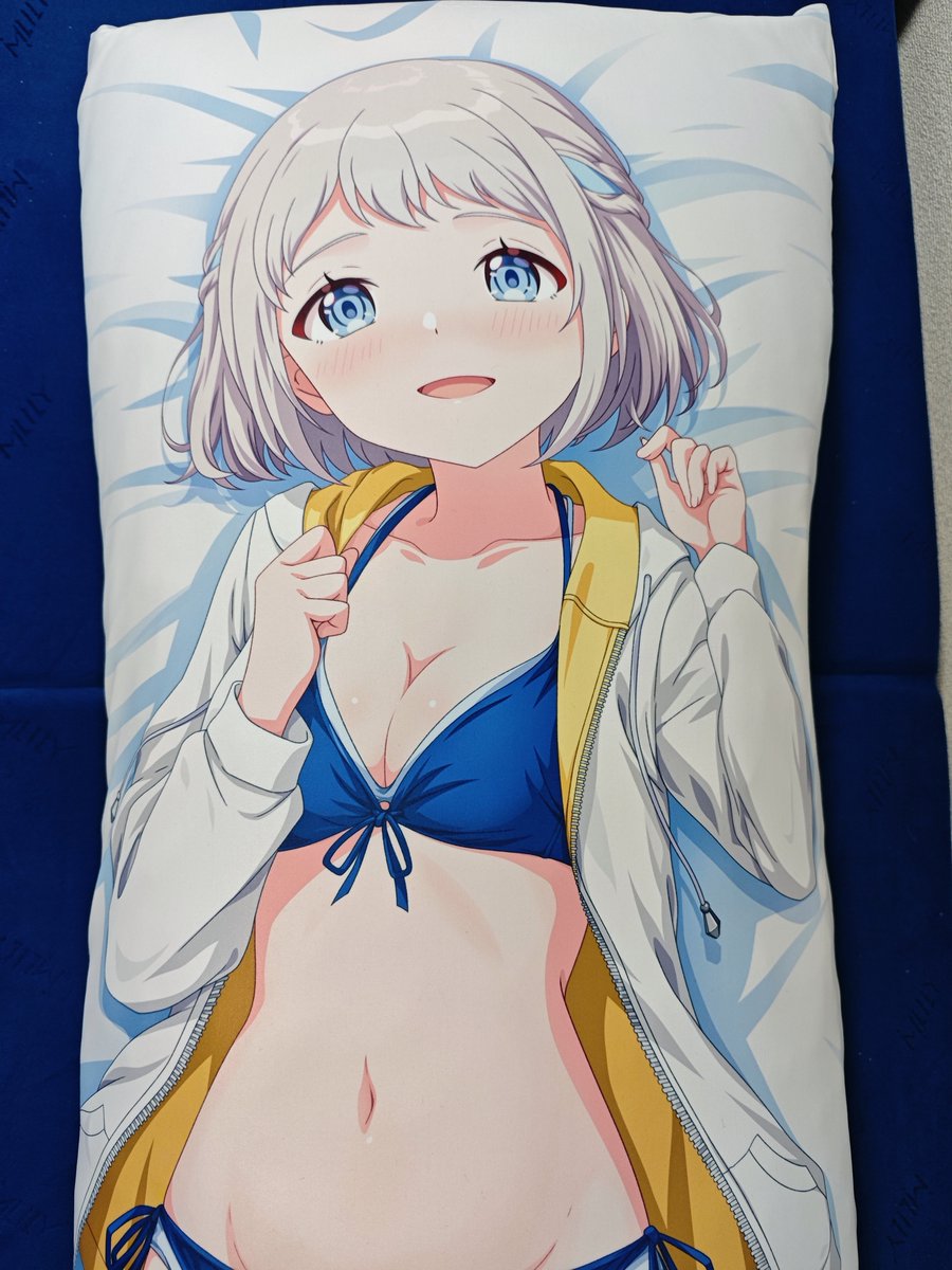 「葛城リーリヤちゃんの抱き枕カバー販売開始されました、よろしくおねがいします 」|ろっくのイラスト
