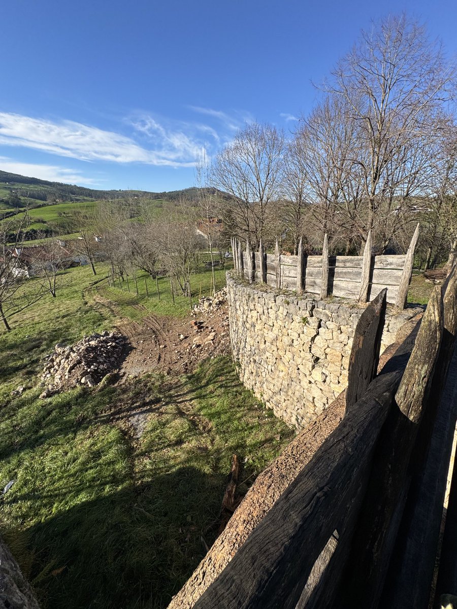 mOe_CAstrOpOrtO's tweet photo. #PobladoCantabro #RecreacionArqueologica #SinCTE #Bioclimatica #Km0 #Sostenible #Memoria #Identidad #NotAnotherDayattheOffice https://t.co/0CvBkpCwtV