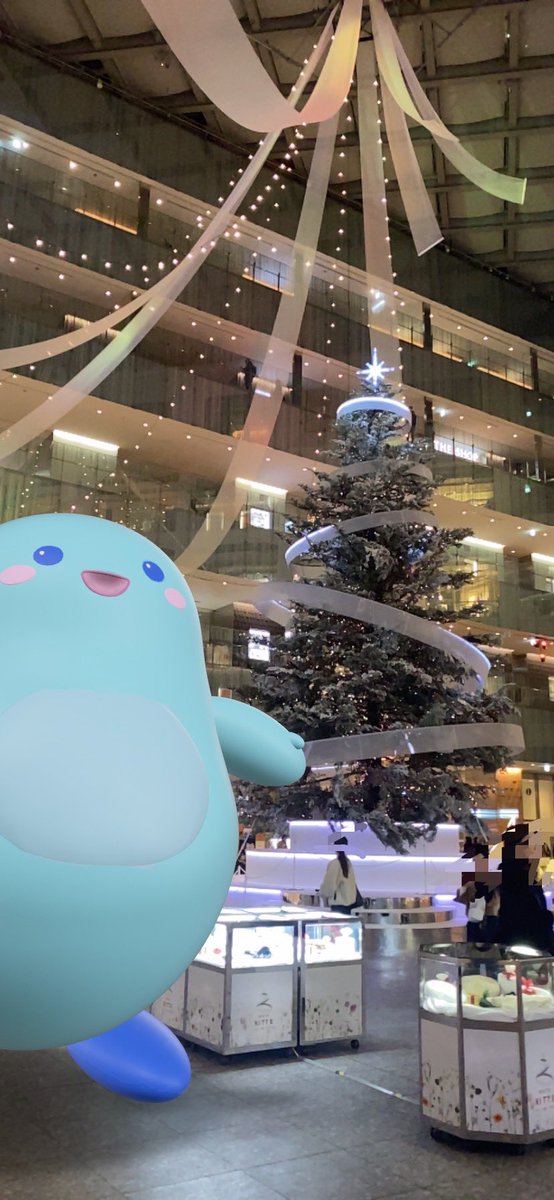 kumtyn's tweet photo. うわぁ〜大きなクリスマスツリーです！あわたんも大きくなっちゃいました！ https://t.co/wwVMDpdfFf
