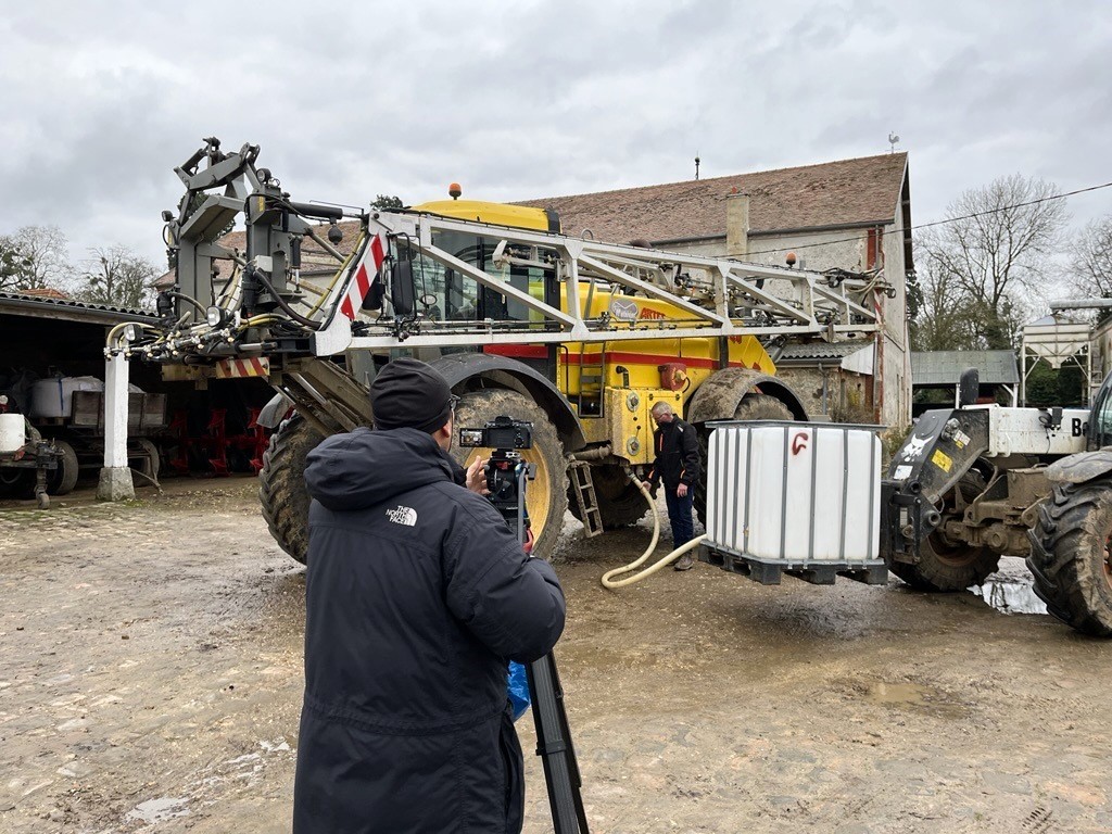 ParisSaclay (@parissaclay) on Twitter photo 🎬 Dans les coulisses du reportage "Démonstrateurs de la ville durable" réalisé par la <a href="/BanqueDesTerr/">Banque des Territoires</a>💡
Collecte d'urine, réutilisation des eaux grises, terre crue, lisière expérimentale… Stay tuned pour découvrir nos grands projets pour la transition écologique !🍃
#France2030 🎬 Dans les coulisses du reportage "Démonstrateurs de la ville durable" réalisé par la <a href="/BanqueDesTerr/">Banque des Territoires</a>💡
Collecte d'urine, réutilisation des eaux grises, terre crue, lisière expérimentale… Stay tuned pour découvrir nos grands projets pour la transition écologique !🍃
#France2030
