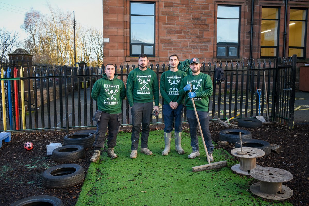 ParadigmL_scape's tweet image. Christmas Kindness Calendar Day 12 🎅

🎄 Our team are all wearing their Christmas jumpers today, looking good team!

#SpreadingKindness #ChristmasJumperDay @TIGERS_UK
