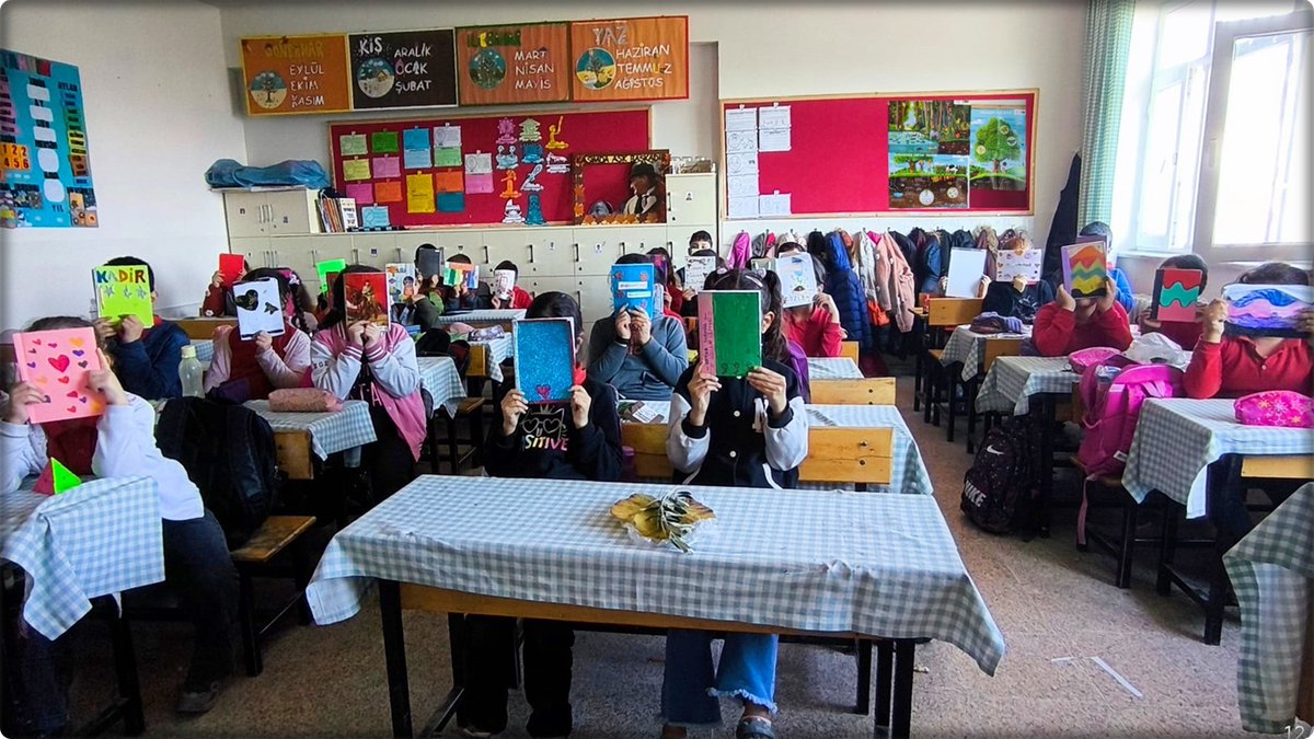 Ayrıca çalışmaları kaydetmek için el emekleriyle oluşturdukları gözlem defterlerini hazırlayıp canlı çeşitliliğiyle ilgili gözlemleri de not almışlar. 😍