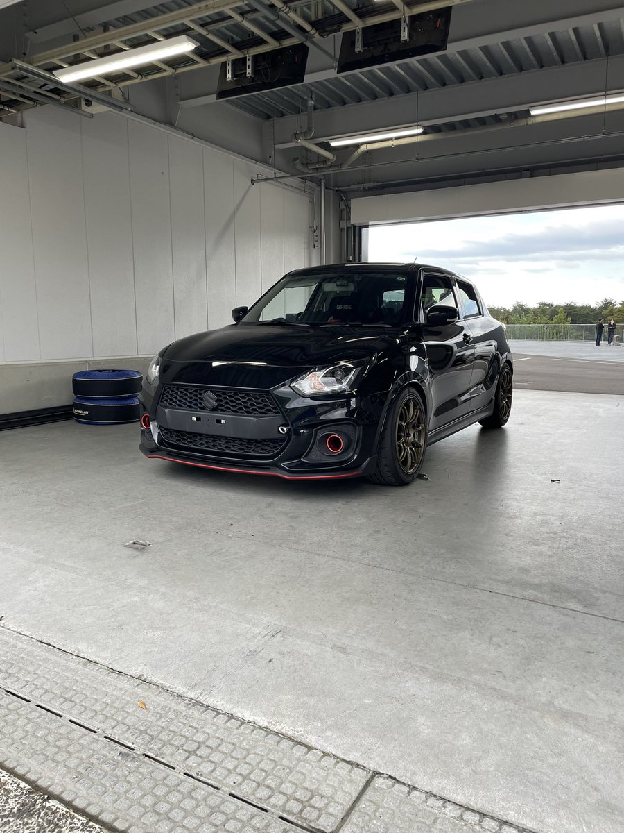 ルーテを降りスイスポを買った
とりあえずやる所はやったつもり
でも外見はほぼノーマル😅
 
#今年も残りわずかなので2024年一番高価な買物を晒す