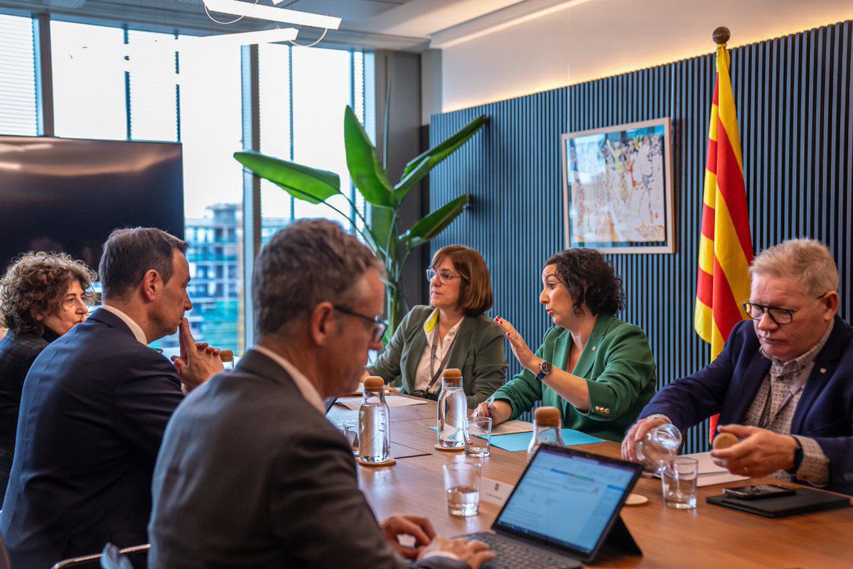 MikelTorresEJGV's tweet photo. Hoy nos hemos reunido en la sede del Departament d’Economia i Finances del Govern de la @gencat con la consellera @aliciarll para analizar de forma conjunta la situación económica de ambas Comunidades y contrastar la gestión de los Fondos Europeos.
#bilera #elkarrizketa https://t.co/hCC1h1w7VY