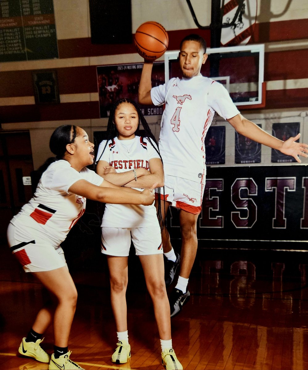 Siblings at play! Love my babies ❤️
Westfield Basketball 🏀
Senior, Jordan Francis - Boys Varsity 
Junior, Jade Francis - Girls Varsity 
Freshman, Jacy Francis- Girls JV
@WHSMustangHoops
<a href="/WestfieldGBB/">Westfield Girls Basketball</a>