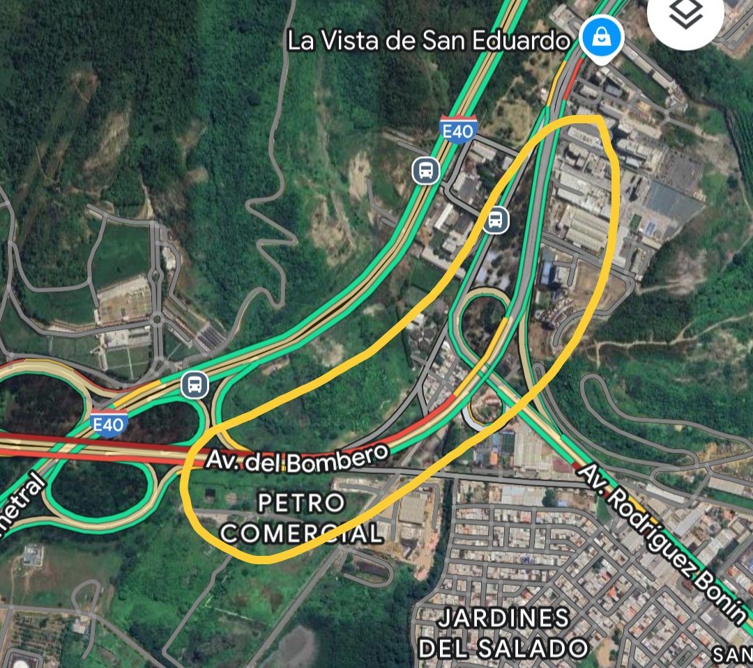 ViaLaCostaLucha's tweet photo. #ViaALaCosta Es momento de soluciones viales. Todos los días colapsa el mismo punto en el puente de la Perimetral y Vía a la Costa ya q pasamos de una vía de 3 carriles a un embudo de 2 carriles hasta la Av. Del Bombero o Rodríguez Bonin. Se requiere ampliación. @aquilesalvarez https://t.co/PCWVXaklxr