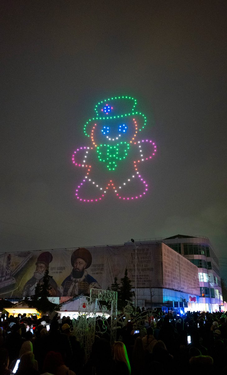 flystackshows's tweet image. It&apos;s always a pleasure to return here,where the energy and enthusiasm of the crowd inspire us every time.Thank you for being part of tonight&apos;s spectacular show – we can’t wait to see you again soon!🥳
#droneshow #dronelightshow #flystack #flystackdroneshows #droneart #show…