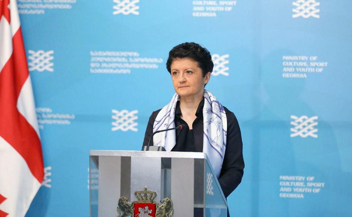 [Georgia]
La vicepresidente del Parlamento Tsulukiani:
"L'UE dovrà parlare con questo governo (votato da più di 1 Mln di persone) senza ricatti".
Il Primo Ministro Kobakhidze, ha ricordato che il Ministero degli Interni ha fermato il tentativo di“Maidan” in 5gg.
(Ruslan Ostashko)