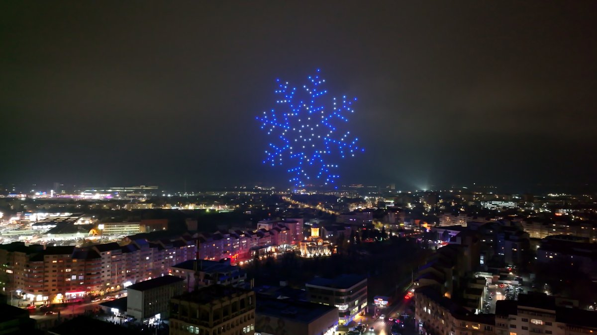 flystackshows's tweet image. Through the Drone’s Eye – Witness the stunning artistry of our drone shows from above.Innovation takes flight with us!🛸
#droneshow #dronelightshow #flystack #flystackdroneshows #droneart #show #Christmas #letsflyhightogether