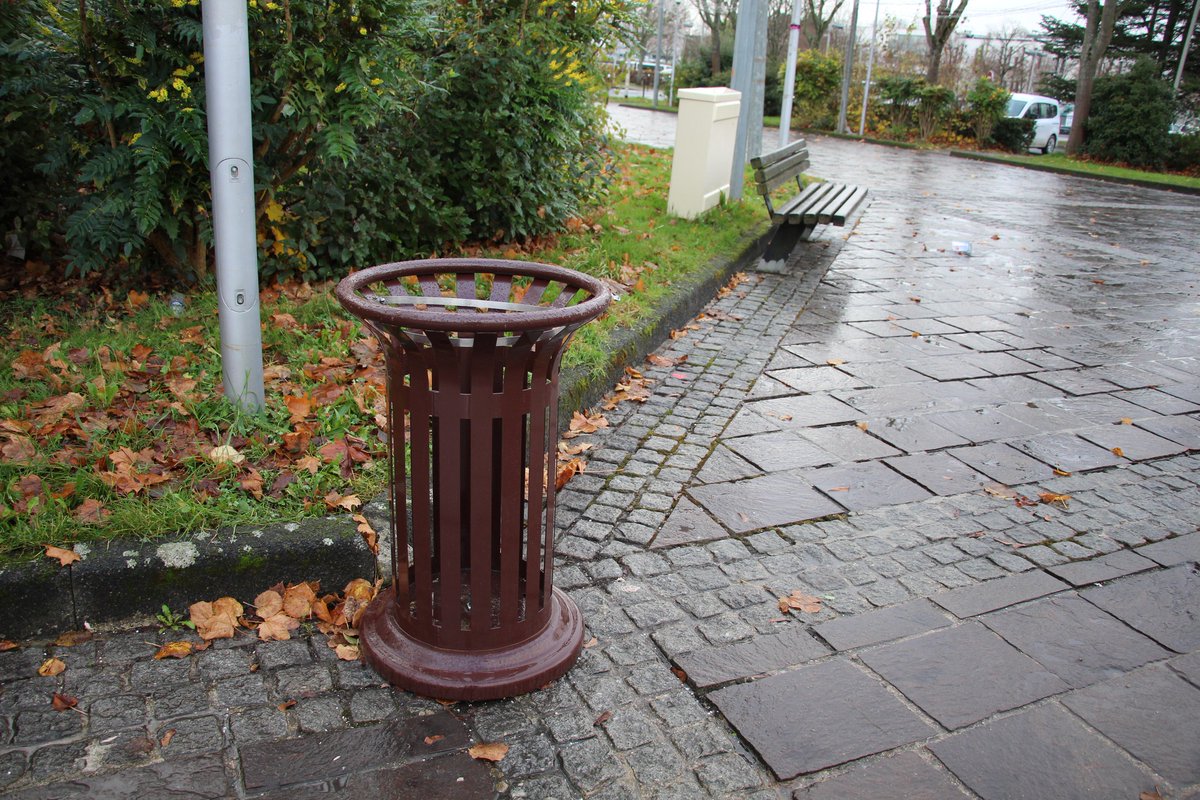 [#corbeille] Des espaces publics plus propres et modernes ! 🌟

La municipalité a lancé le remplacement des anciennes corbeilles par 80 nouvelles corbeilles plus modernes et fonctionnelles.🗑

Ces équipements amélioreront le confort et la propreté de la Ville. 🌍