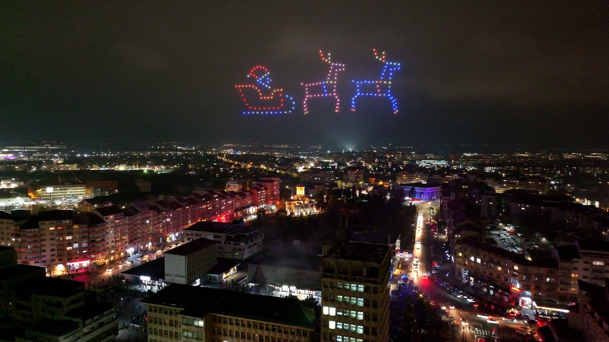 flystackshows's tweet image. Through the Drone’s Eye – Witness the stunning artistry of our drone shows from above.Innovation takes flight with us!🛸
#droneshow #dronelightshow #flystack #flystackdroneshows #droneart #show #Christmas #letsflyhightogether