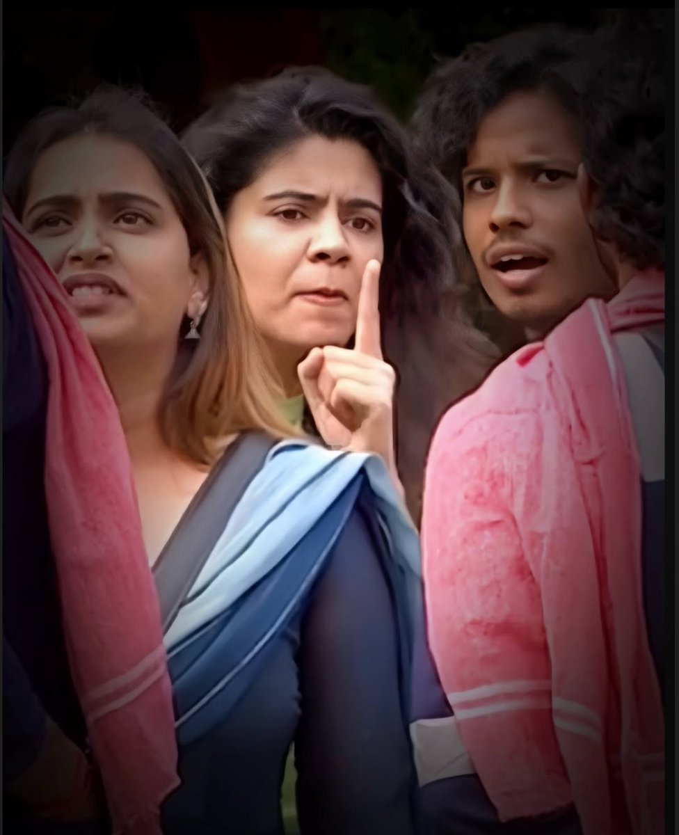 michaelarun_m's tweet photo. #BiggBossTamil8
Top 3... Moonu paerum #DirectNomination pona piragu #BB task end panraru... Ivaingaluku avangalla yaaravadhu oruthar nomination-la illana #Hotstar la #Votes click varadhu pola
#Jacquline
Hmmmm https://t.co/206rBGNpVF