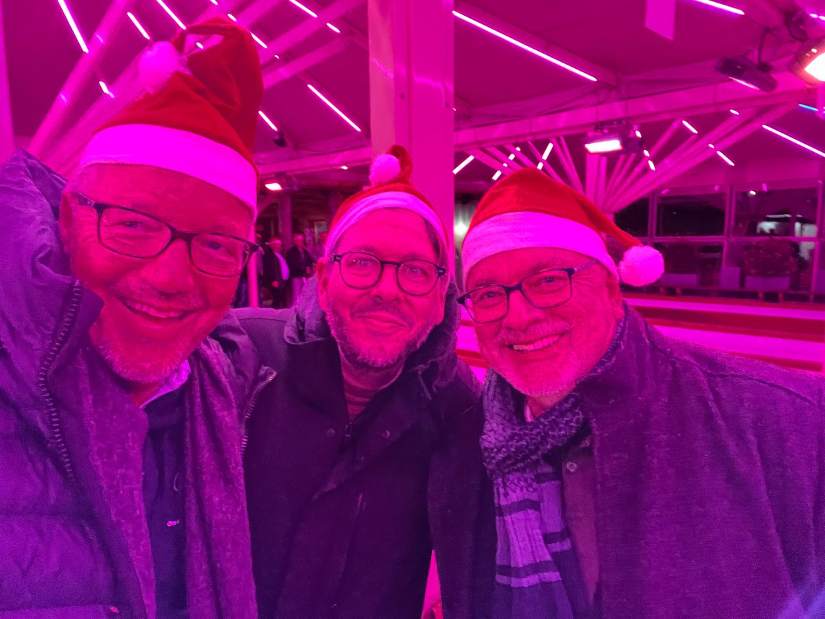 USUSolutions's tweet image. A successful evening at the “Kraxl Alm”! 🎉

Around 40 colleagues from ITSM and KM Consulting enjoyed a fun team event in Rutesheim earlier this month. 🥌 After a delicious meal, curling brought everyone together. A true highlight for all!

#USUSolutions #OneUSU #TeamSpirit