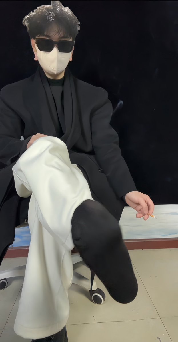 告诉爷 喜欢白袜还是黑袜