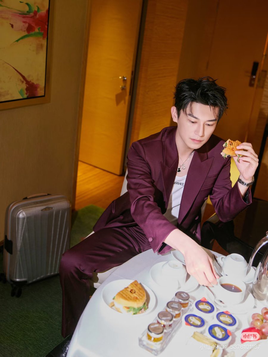 dramapotatoe's tweet image. #YangXuwen updates Xiaohongshu