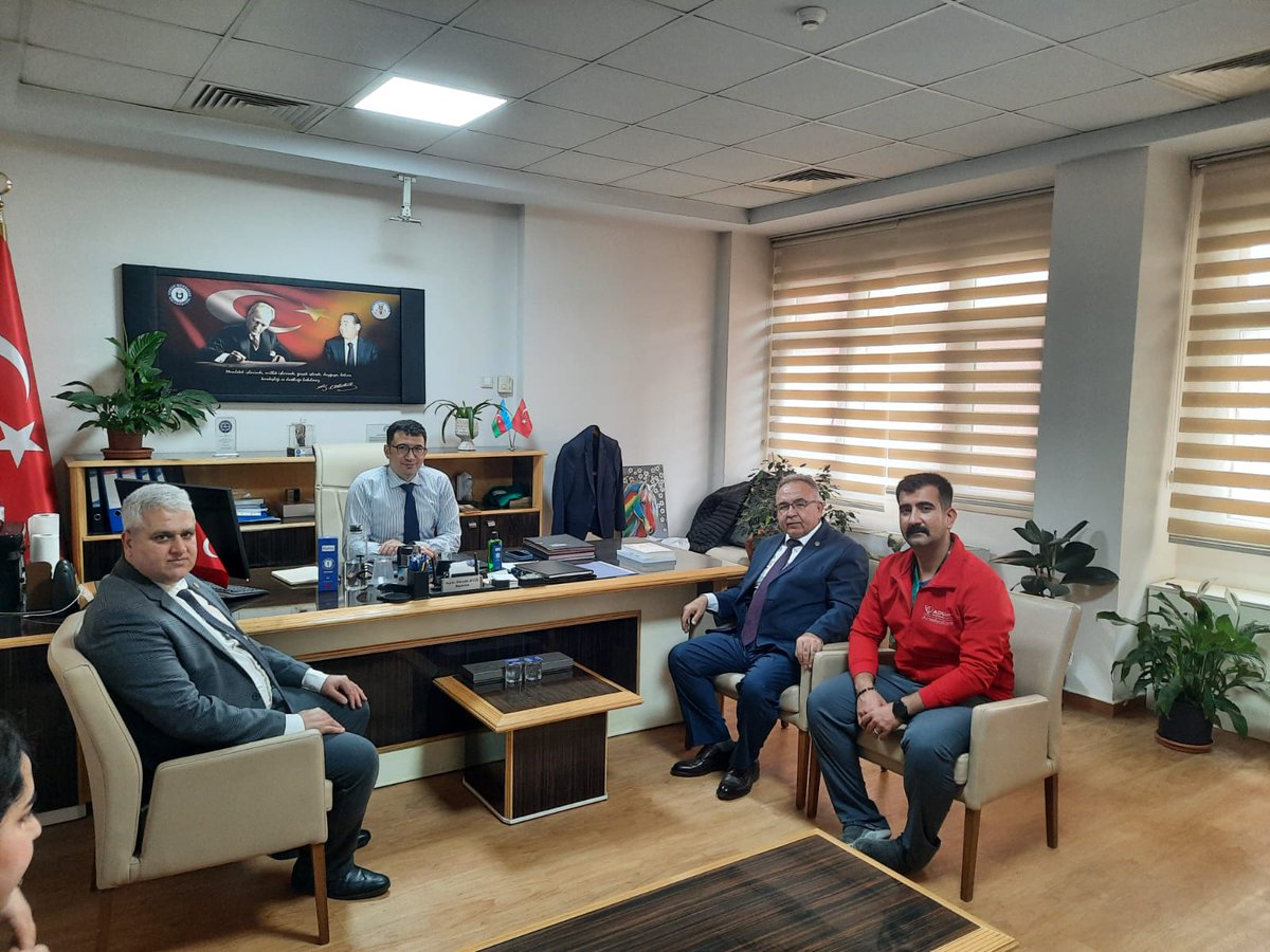 Sağlık-Sen’den Başhekimimize Ziyaret
Sağlık-Sen Başkanı ve temsilcileri, Başhekimimiz Prof. Dr. Mücahit Avcill’i makamında ziyaret ederek sağlık çalışanlarının taleplerini ve çözüm önerilerini paylaştı.