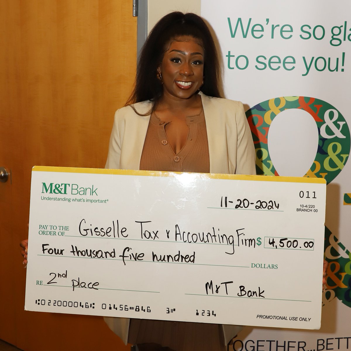 MandT_Bank's tweet image. Cheers to the @UBridgeport Multicultural Small Business Accelerator entrepreneurs! 2024 brought passion and impactful solutions. Congrats pitch winners: Christina Phillips ($6K), Gisselle FeQuiere ($4.5K), Nova Raft ($3K), &amp;amp; Peggy Colas ($2.5K)! mtb.com/business/innov…