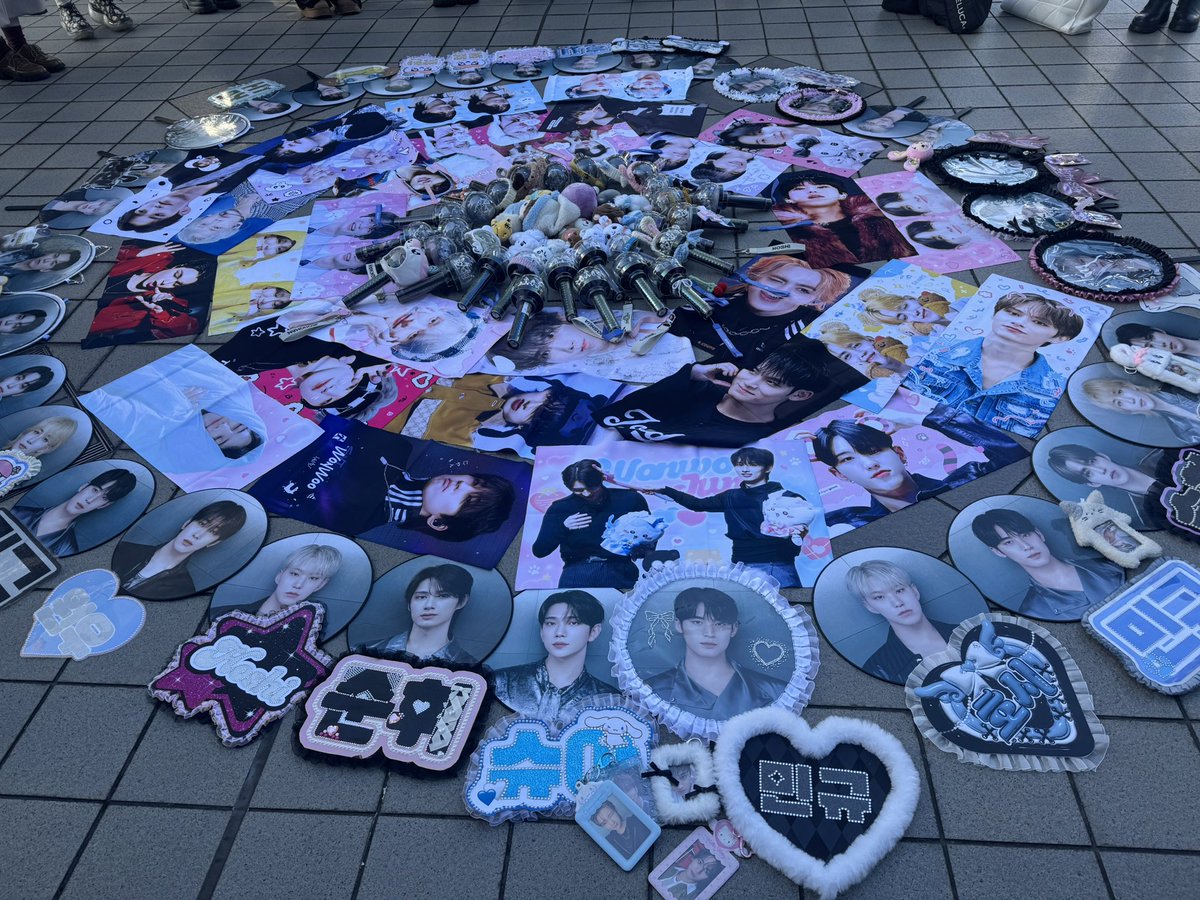 SEVENTEEN ペンラサークルのお知らせseventeen is right here

大阪公演12/12(1日目）
参加してれた方ありがとうございました！
とてもいい思い出になりました！🙇🏻‍♀️