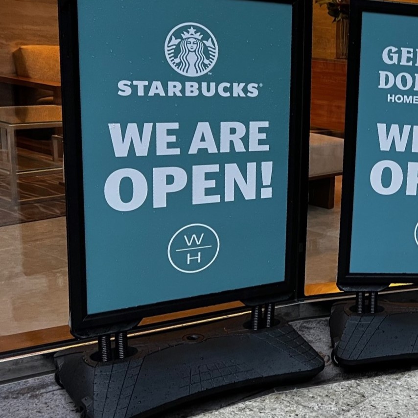 Divadisplaysinc's tweet image. New Stunning Look for Pavement Signs – Windmaster!
Take your advertising game to the next level with sleek, durable Windmaster pavement signs.  Need a bulk order? Call us at 301-798-2717 for larger quantity discounts!
#PavementSigns #OutdoorAdvertising #BusinessBoost