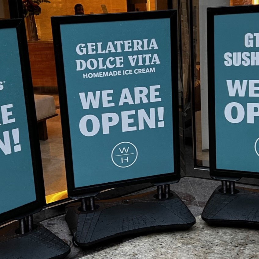 Divadisplaysinc's tweet image. New Stunning Look for Pavement Signs – Windmaster!
Take your advertising game to the next level with sleek, durable Windmaster pavement signs.  Need a bulk order? Call us at 301-798-2717 for larger quantity discounts!
#PavementSigns #OutdoorAdvertising #BusinessBoost