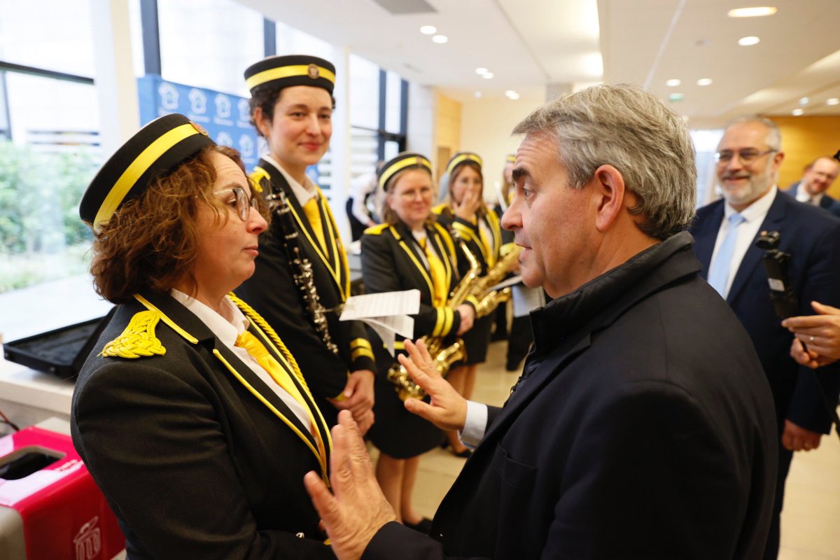 hautsdefrance's tweet photo. #DirectHDF | À l’honneur aujourd’hui, l’Harmonie municipale des mineurs de Lallaing, star du film “En Fanfare”  !

🎺 Un patrimoine musical et culturel des #hautsdefrance qui fait vibrer nos cœurs et perpétue l’histoire des mines à travers la musique. https://t.co/4UFemcNJvi