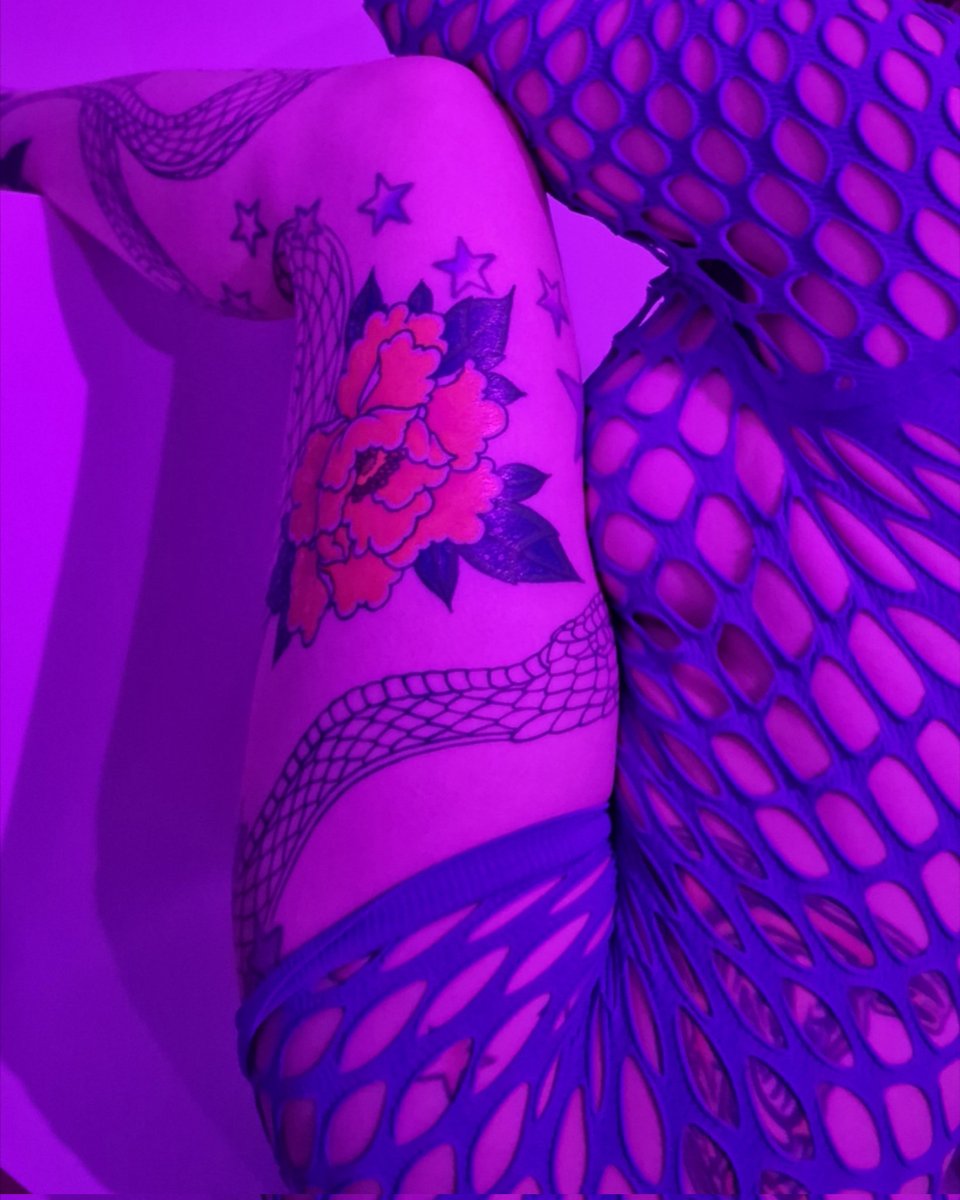 stella_twist's tweet photo. Who loves Tattoos?
#Tattoos #tattoo #inkedgirls #inked #inkd #tattoocommunity #legtattoos https://t.co/HP71CGEP8i
